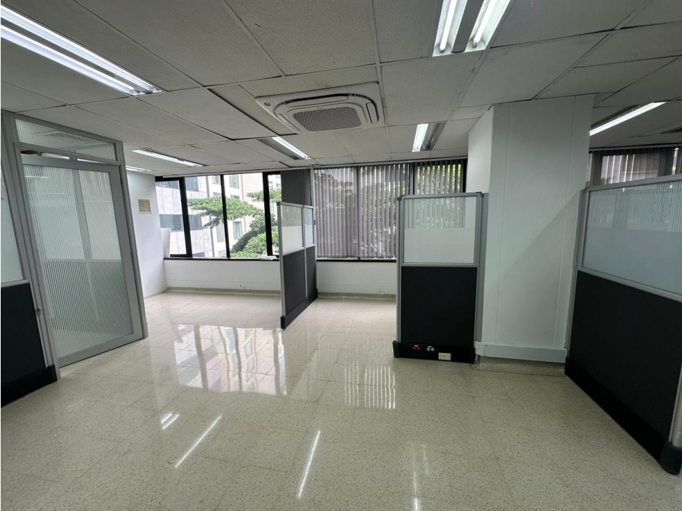 Arriendo Oficina en Milla de Oro - Medellín — foto 5