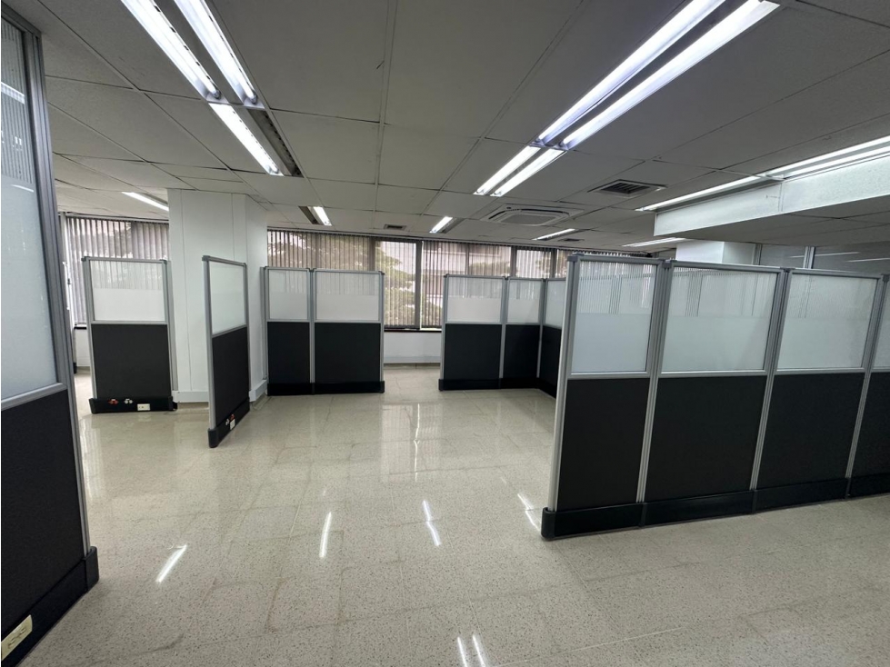 Arriendo Oficina en Milla de Oro - Medellín