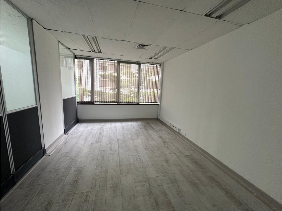 Arriendo Oficina en Milla de Oro - Medellín — foto 6