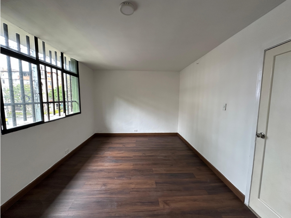 Arriendo Local Independiente en La 33 - Medellín — foto 3