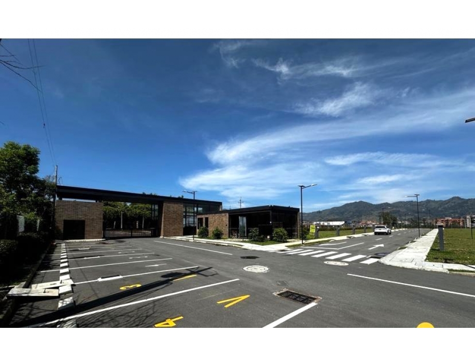 Venta de lote esquinero en unidad cerrada La Ceja — foto 3