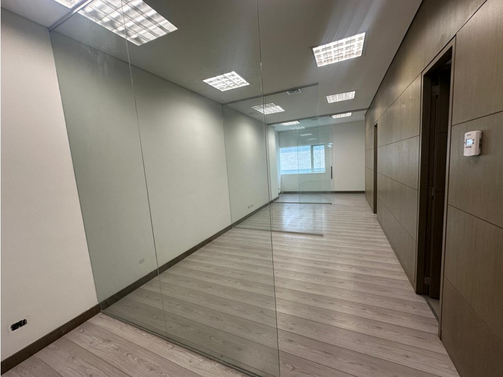 Arriendo oficina Ciudad del Rio - Medellín — foto 3