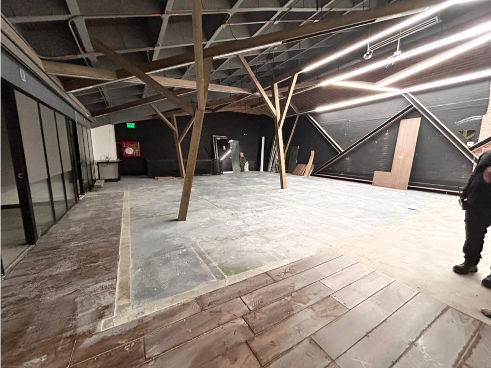 Arriendo local comercial con mezanine en en Vizcaya - Medellín — foto 3
