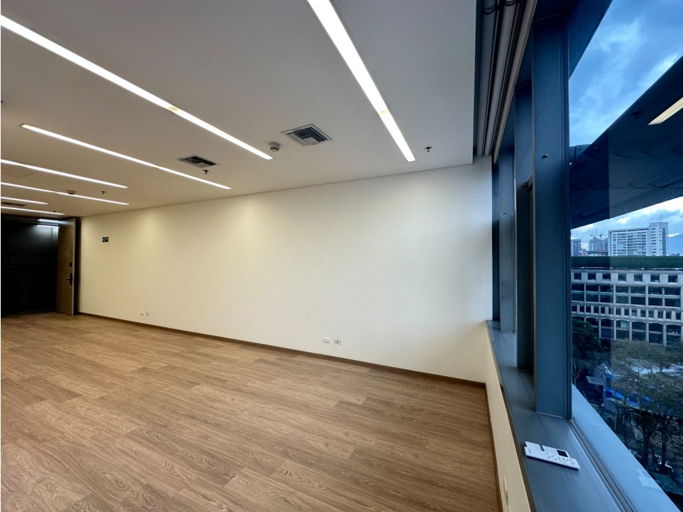 Arriendo Oficina en Milla de Oro - Medellín — foto 4
