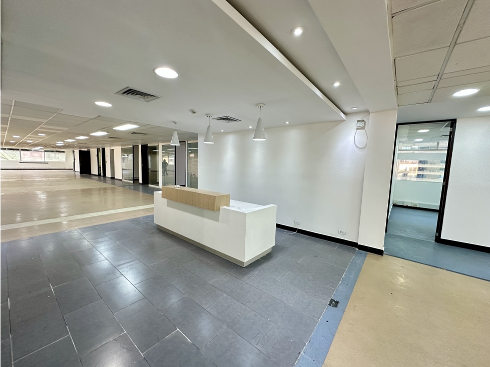 Arriendo y venta de oficina en Ciudad del Río - Medellín