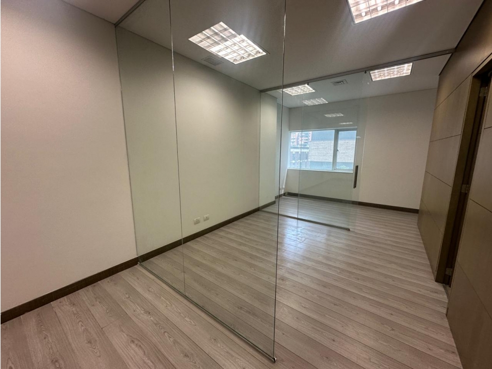 Arriendo oficina Ciudad del Rio - Medellín — foto 4