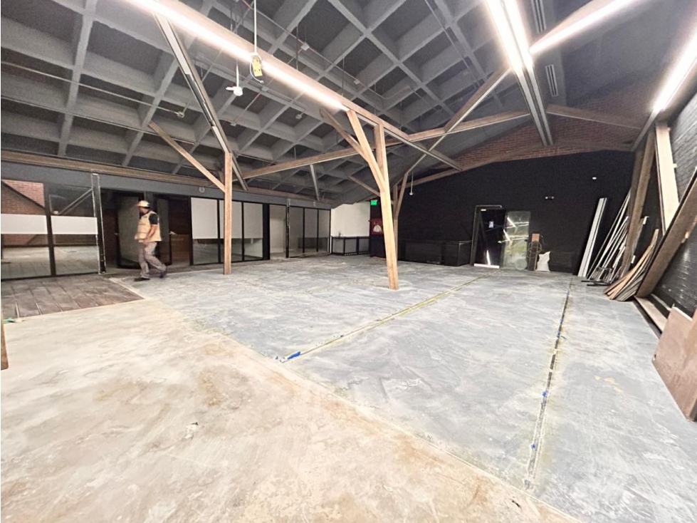 Arriendo local comercial con mezanine en en Vizcaya - Medellín — foto 4