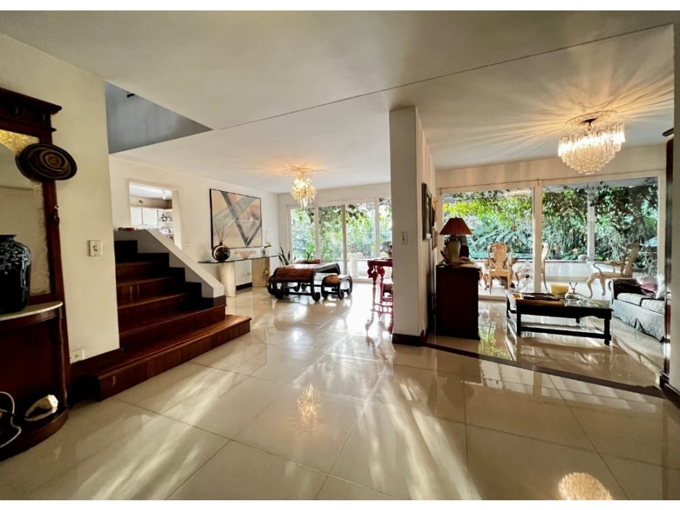 Venta y arriendo de casa en el Poblado-Santa Maria de los Ángeles