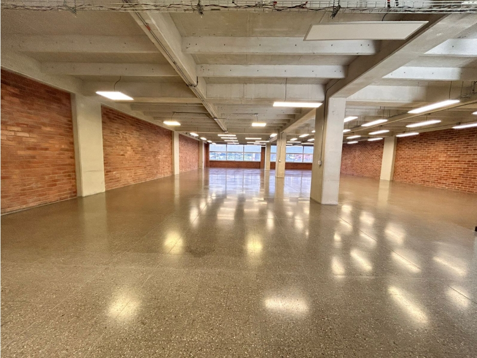 Arriendo de Oficina en Guayabal - Medellín — foto 2