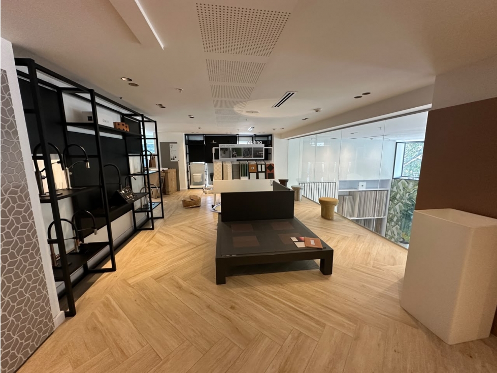 Arriendo local comercial en sector Milla de Oro - Medellín — foto 3