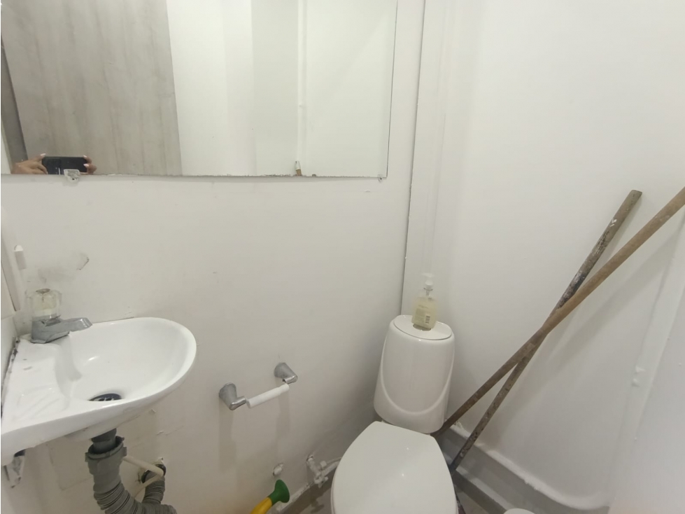 Arriendo Oficina o Local comercial en Medellin, sector Estadio — foto 6