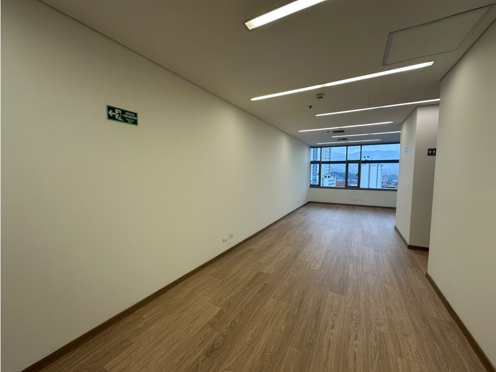 Arriendo Oficina en Milla de Oro - Medellín — foto 5