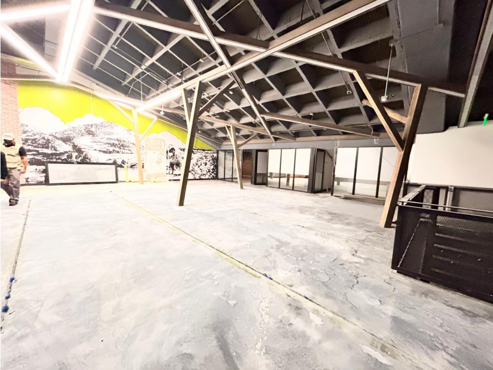 Arriendo local comercial con mezanine en en Vizcaya - Medellín — foto 5