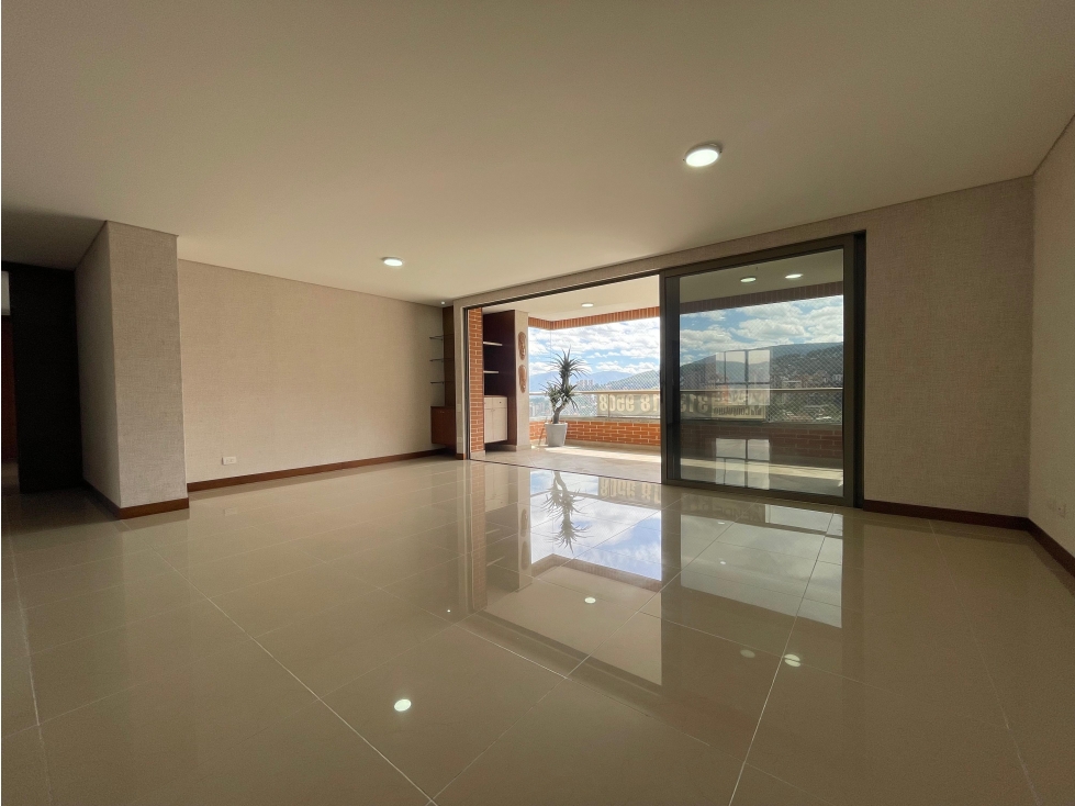 Venta de apartamento en El Poblado, sector Loma de Los Gonzales — foto 4