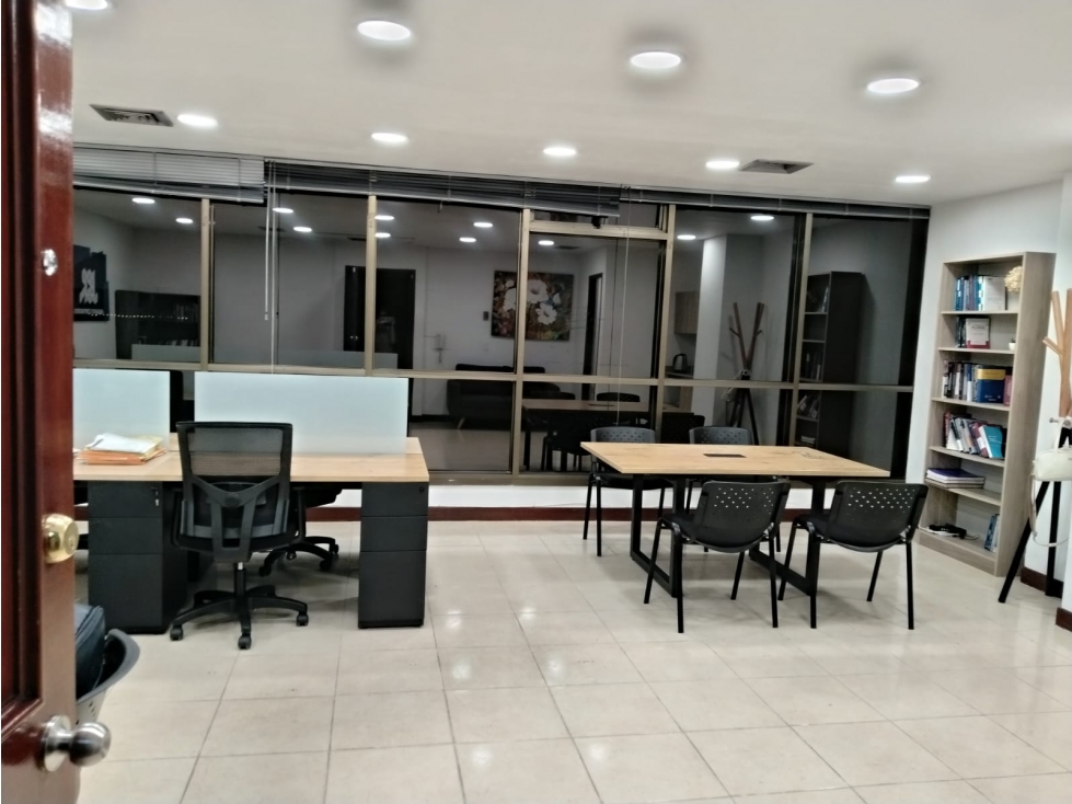 Oficina en arriendo en Milla de Oro - Medellín