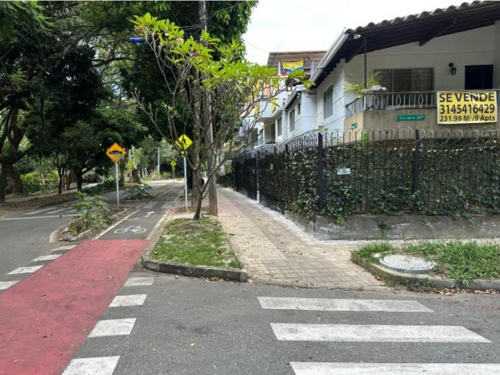 Venta de Casa - Terreno esquinero en Belen Alameda