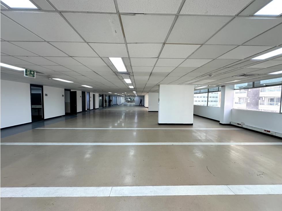 Arriendo y venta de oficina en Ciudad del Río - Medellín — foto 3