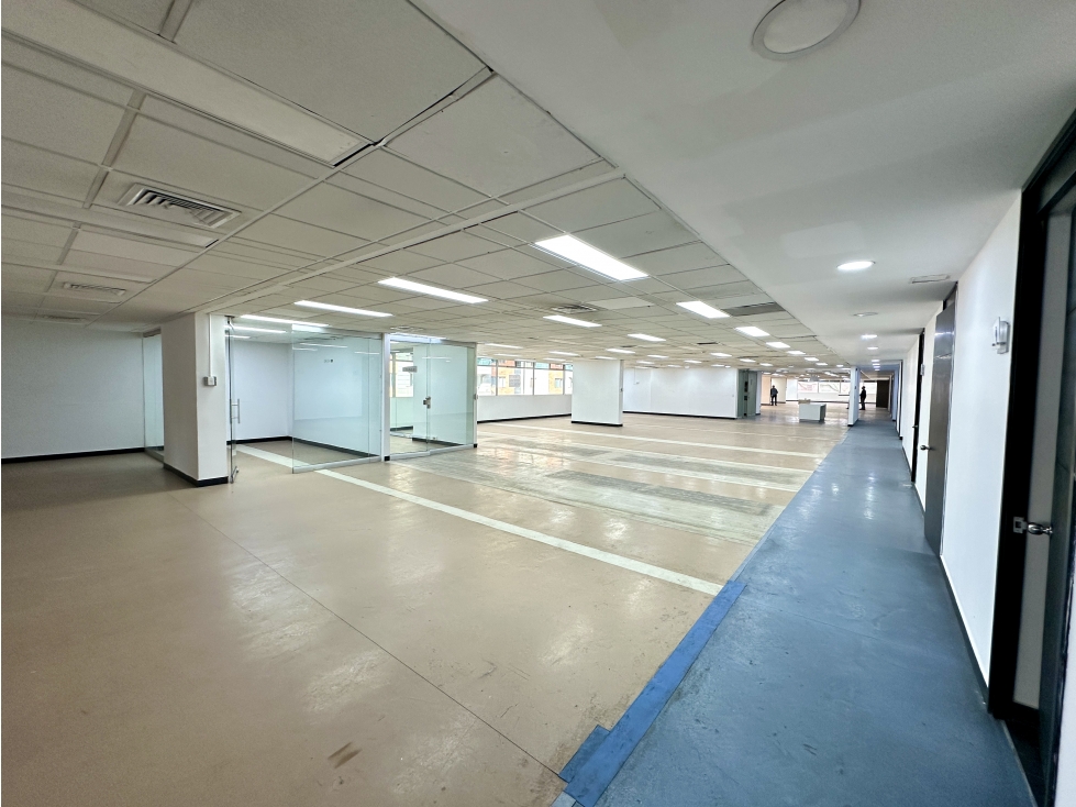 Arriendo y venta de oficina en Ciudad del Río - Medellín — foto 4