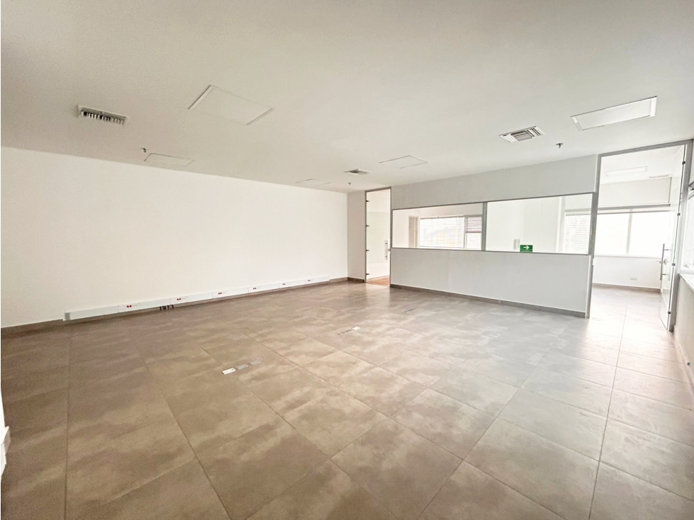 Arriendo Oficina en el Poblado - Medellín — foto 3