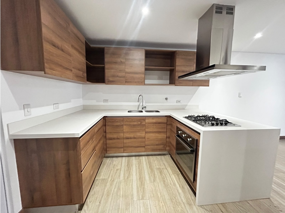 Venta de apartamento en el Poblado, sector ciudad del río.