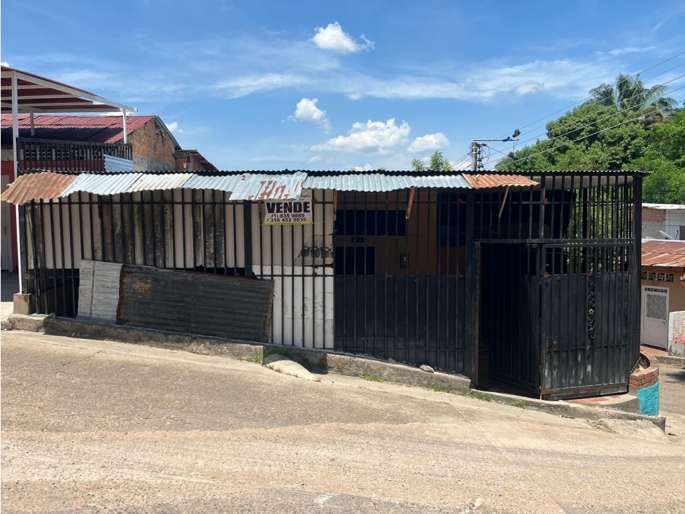SE VENDE CASA EN EL ALTO DE LAS ROSAS - 1