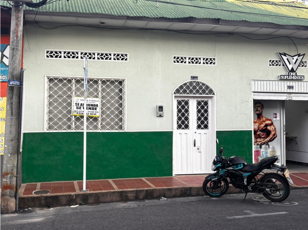 SE VENDE O ARRIENDA AMPLIA CASA EN EL BARRIO SUCRE
