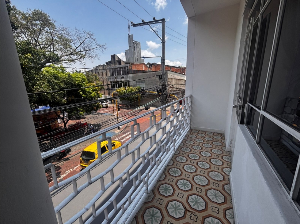 SE ARRIENDA CONFORTABLE APARTAMENTO EN EL CENTRO