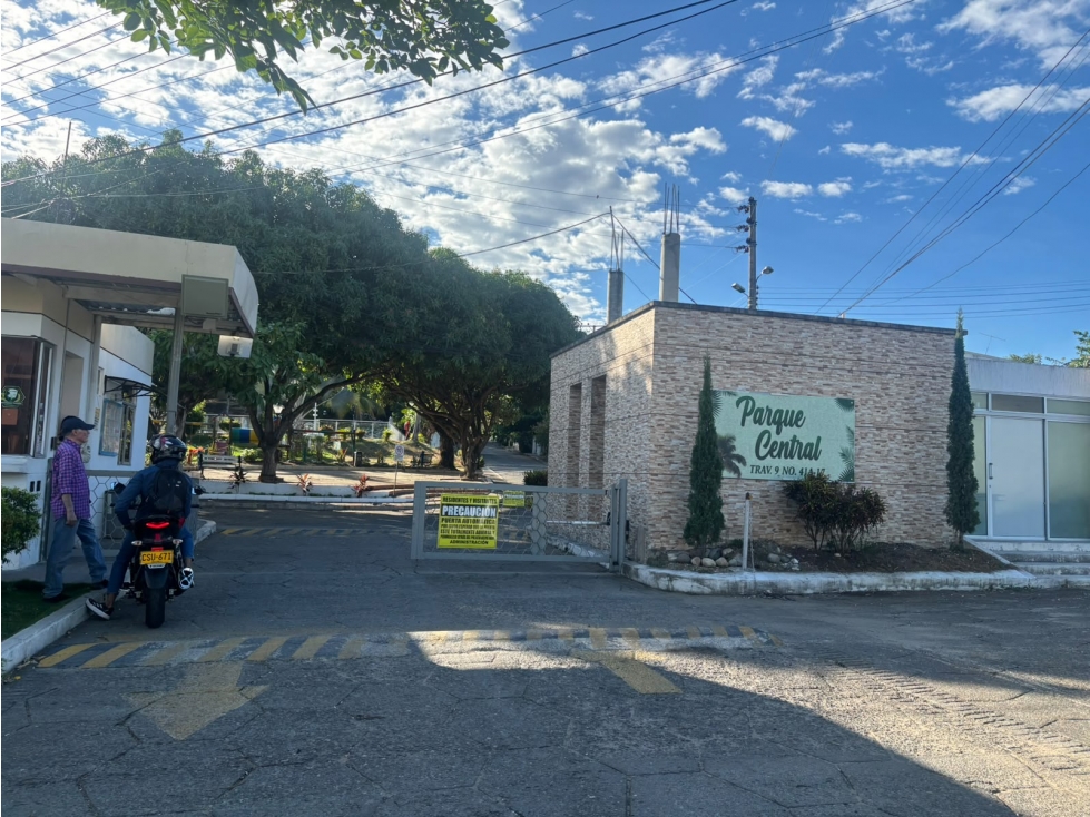 SE ARRIENDA CASA EN URBANIZACION PARQUE CENTRAL, GIRARDOT - 1