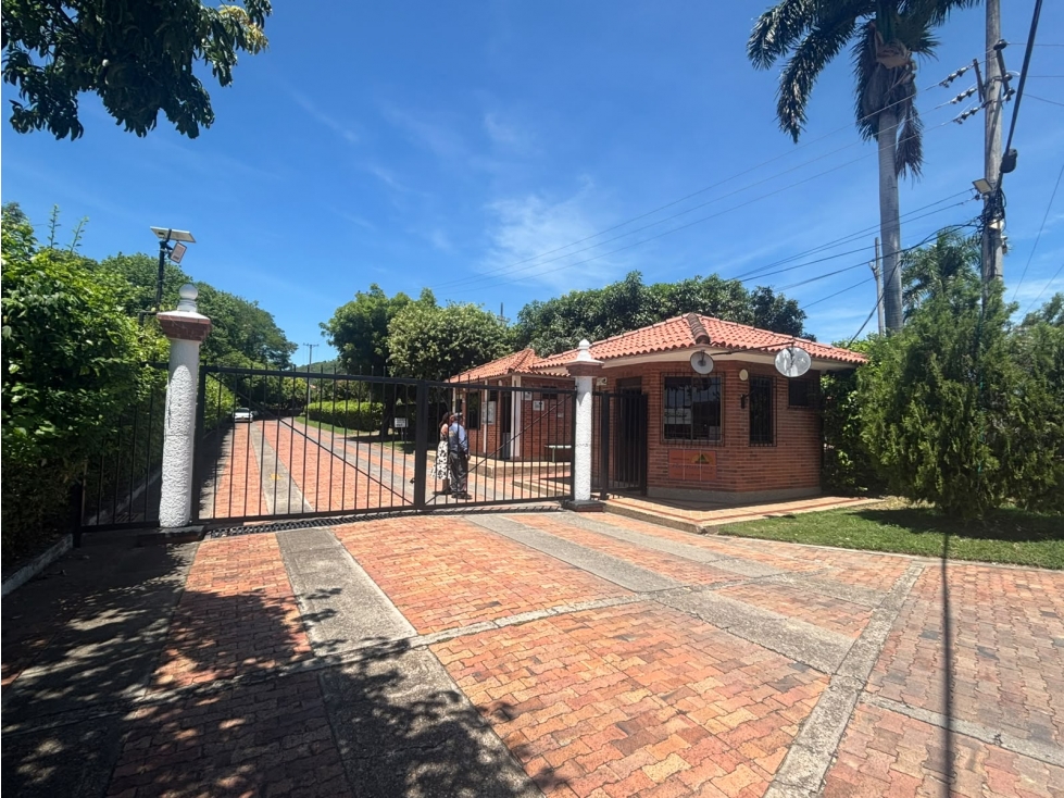 SE VENDE O ARRIENDA CASA EN CONJUNTO REMANSO RESERVADO, GIRARDOT.