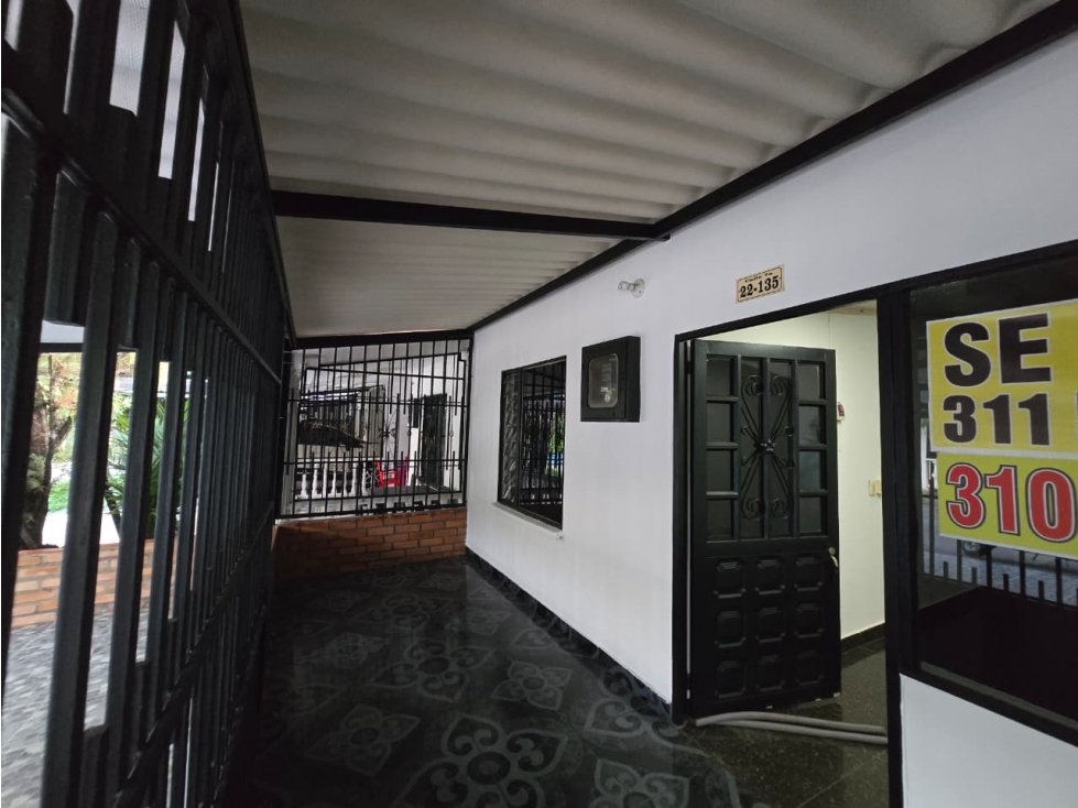 SE VENDE CÓMODA CASA EN LA URBANIZACION SAN LUIS — foto 2