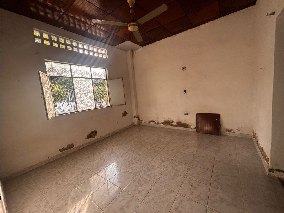 SE ARRIENDA AMPLIA CASA COMERCIAL EN EL SUCRE - 5