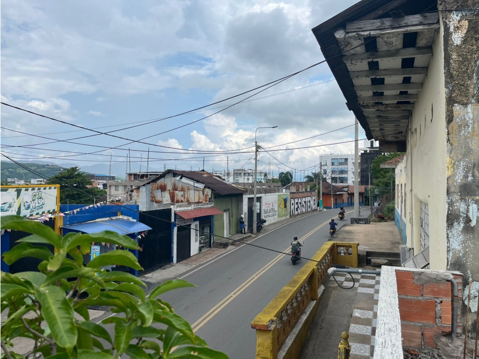 SE VENDE AMPLIA CASA CON LOCALES EN ALTOS DEL ROSARIO — foto 2