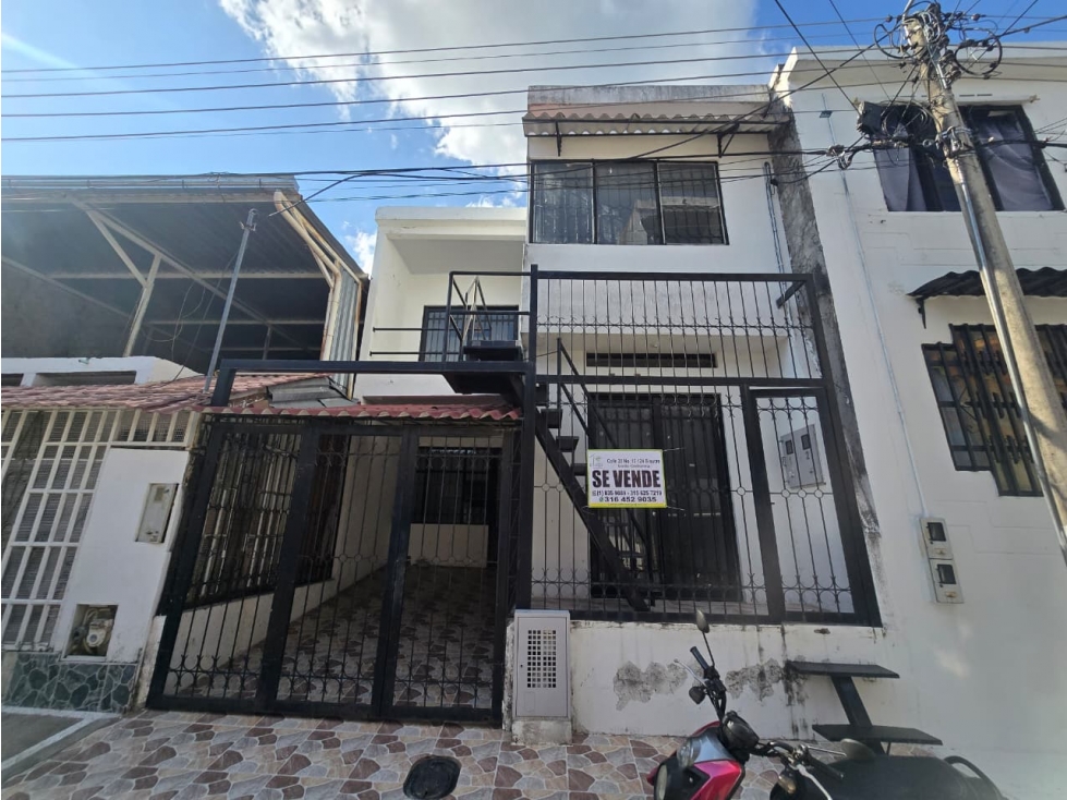 SE VENDE AMPLIA CASA EN ALTOS DEL PEÑON