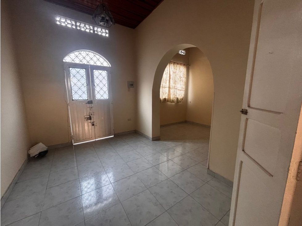 SE VENDE O ARRIENDA AMPLIA CASA EN EL BARRIO SUCRE — foto 3