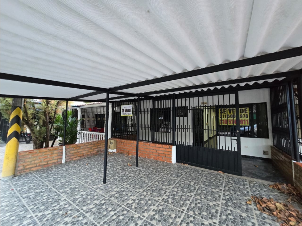SE VENDE CÓMODA CASA EN LA URBANIZACION SAN LUIS