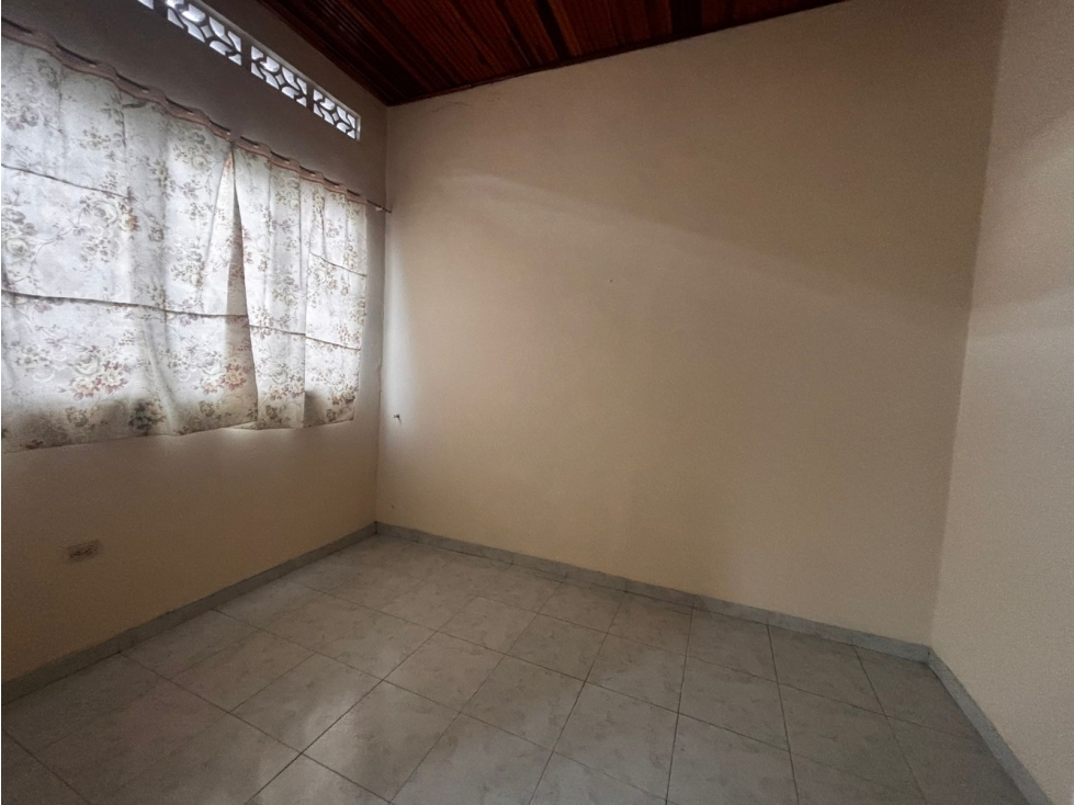 SE VENDE O ARRIENDA AMPLIA CASA EN EL BARRIO SUCRE — foto 4