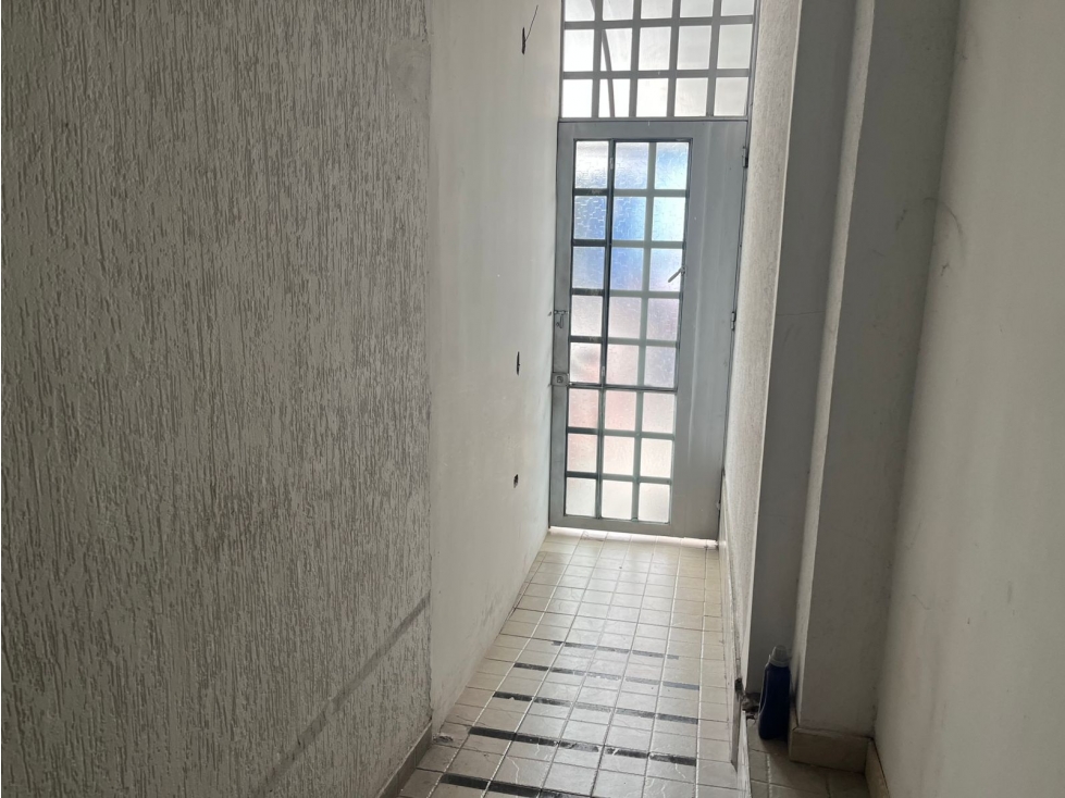 SE VENDE AMPLIA CASA CON LOCALES EN ALTOS DEL ROSARIO — foto 4