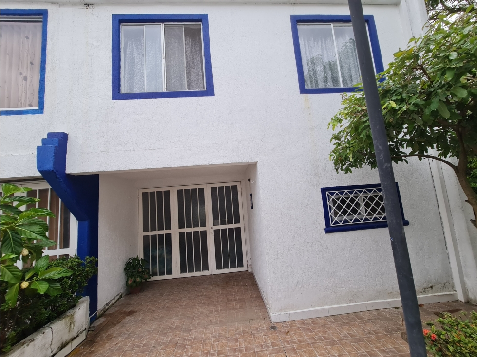 SE VENDE CÓMODA CASA EN EL CONJUNTO SANTA MONICA