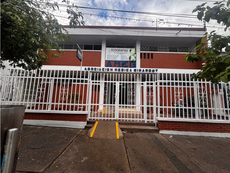 SE VENDE O ARRIENDA AMPLIO CONSULTORIO EN EL GRANADA, GIRARDOT - 1