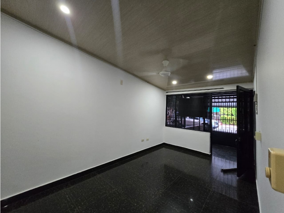 SE VENDE CÓMODA CASA EN LA URBANIZACION SAN LUIS — foto 3