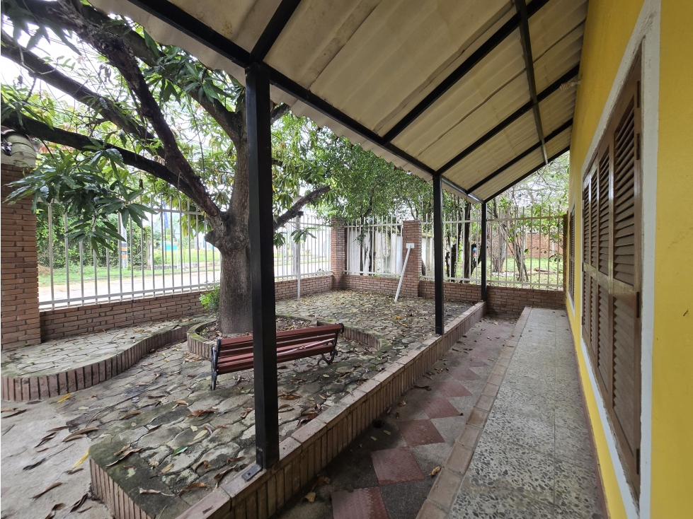 SE VENDE ESPECTACULAR CASA LOTE EN EL CENTRO DE RICAURTE - 4