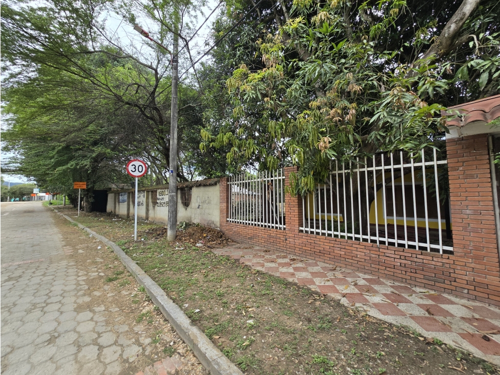 SE VENDE ESPECTACULAR CASA LOTE EN EL CENTRO DE RICAURTE - 2