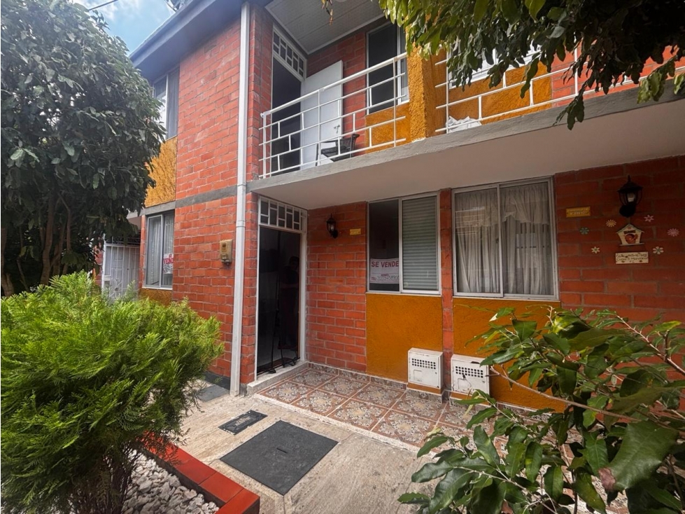 SE VENDE CASA EN SENDEROS DE LAS ACACIAS, GIRARDOT.