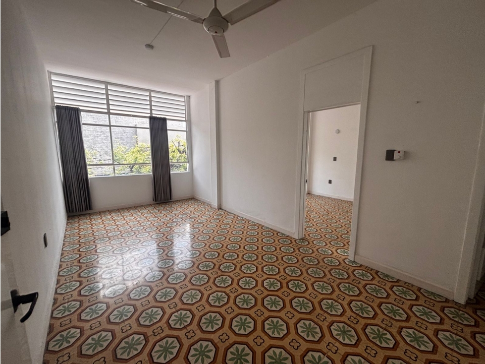 SE ARRIENDA COMODO APARTAMENTO EN EL CENTRO — foto 4
