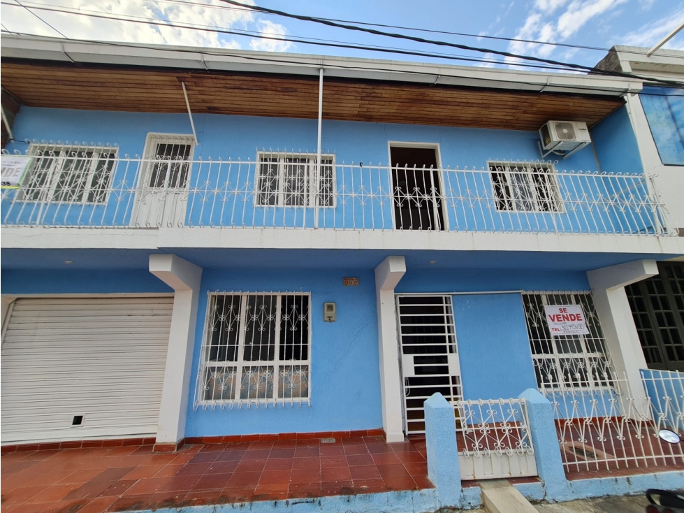 SE VENDE AMPLIA CASA EN EL KENNEDY - 1