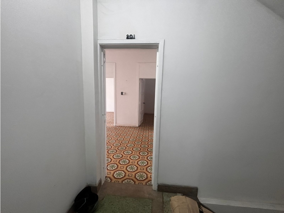 SE ARRIENDA COMODO APARTAMENTO EN EL CENTRO — foto 3