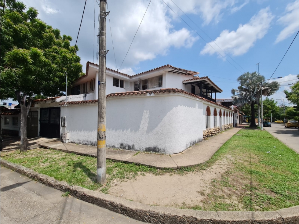 SE ARRIENDA AMPLIA CASA EN LA MAGDALENA - 2