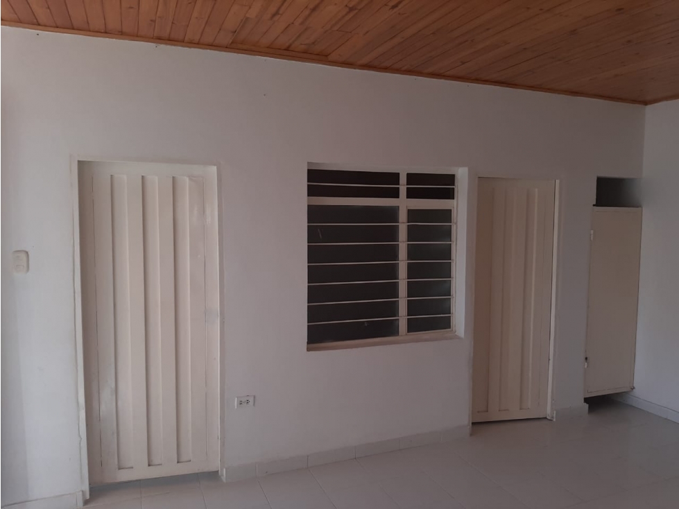 SE VENDE COMODA CASA ESQUINERA EN EL KENNEDY — foto 4