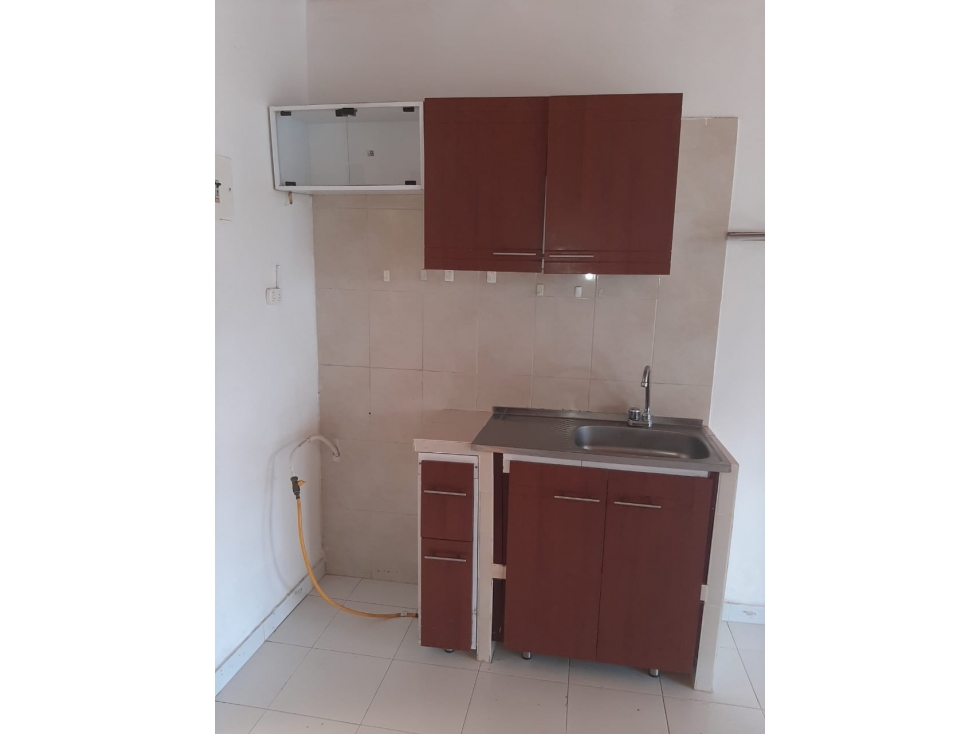 SE VENDE COMODA CASA ESQUINERA EN EL KENNEDY — foto 6