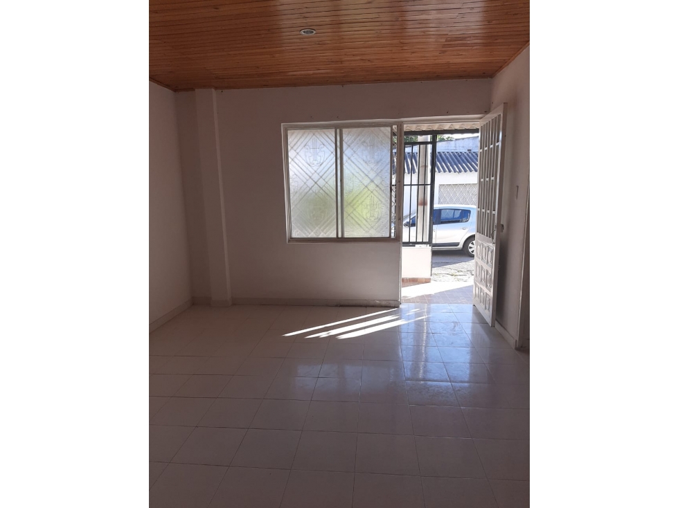 SE VENDE COMODA CASA ESQUINERA EN EL KENNEDY — foto 3